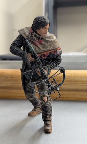 The Walking Dead Deluxe Posed Figure – Daryl Dixon – Pre-Owned