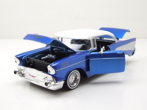 Chevrolet Bel Air Get Low 1957 Blu Bianco Modellino 1:24 MotorMax - Foto 4 di 9