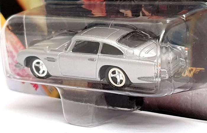 Corgi 1/64 Scale 99659 - Aston Martin DB5 Bond 007 Goldeneye - Silver - Image 3 of 4