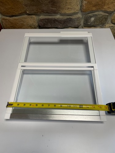 Frigidaire refrigerator glass shelf assembly # 5304530902, model GRFS2853AF4 - Picture 5 of 6
