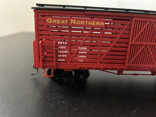 Bachmann Spectrum 27511 "On30" Great Northern Stock Car Box Car - Picture 5 of 19