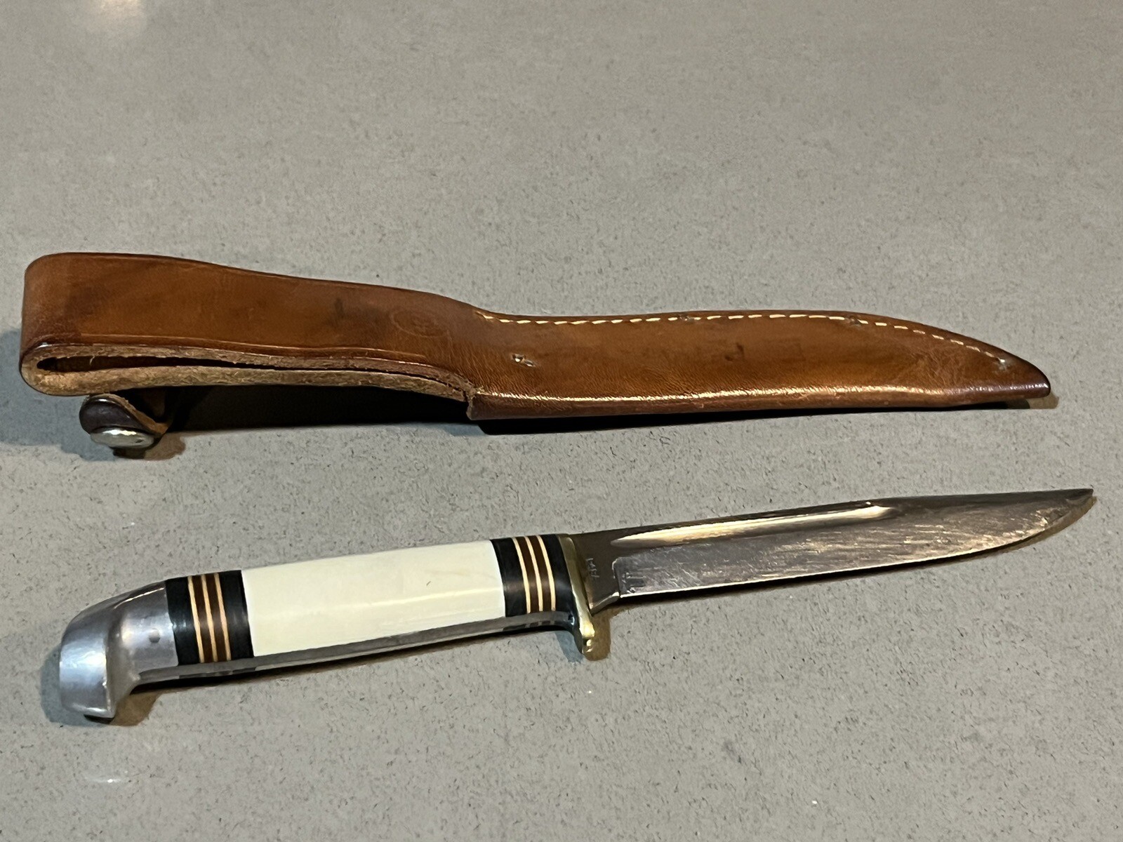 Vintage Western P48A Fixed Blade Hunting Knife W/ Leather Sheath