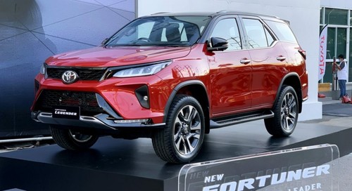 OEM Rear Console Dual USB With Cover And Wire Socket For Toyota Fortuner 2015-20 - Picture 10 of 11