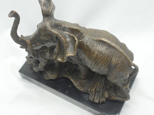 signiert vom Autor massive Bronze schwere Statue - erwachsene und kleine Elefantenfamilie - Bild 4 von 13