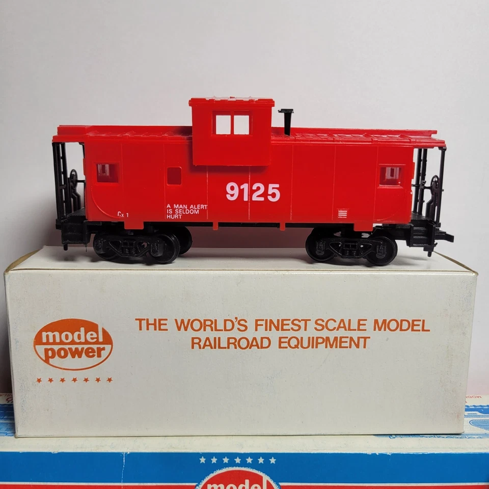 Vintage HO Scale Model Power Trains Lot and Track Pieces - Image 4 of 4