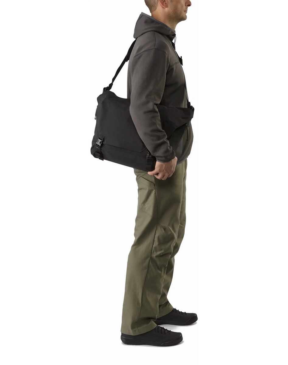 NWT Arc'teryx Leaf Black Courier Messenger Bag 15 One Size NWT Arc'teryx Leaf Black Courier Messenger Bag 15 One Size