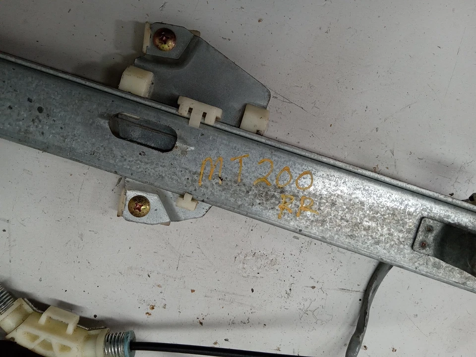 99-03 MITSUBISHI GALANT ЗАДНИЙ ПРАВЫЙ БОКОВОЙ СТЕКЛОПОДЪЕМНИК С ДВИГАТЕЛЕМ OEM, 135-59392 - Изображение 2 из 4