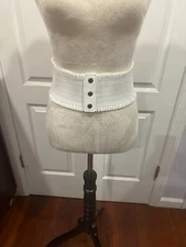 Women Wide Stretch White Belt Sz 4x31 inches Size 2XL