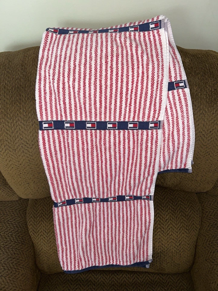 Toalla Tommy Hilfiger 27 X 50 - Tira Roja Con Logo 100% Algodón Foto 2 de 4