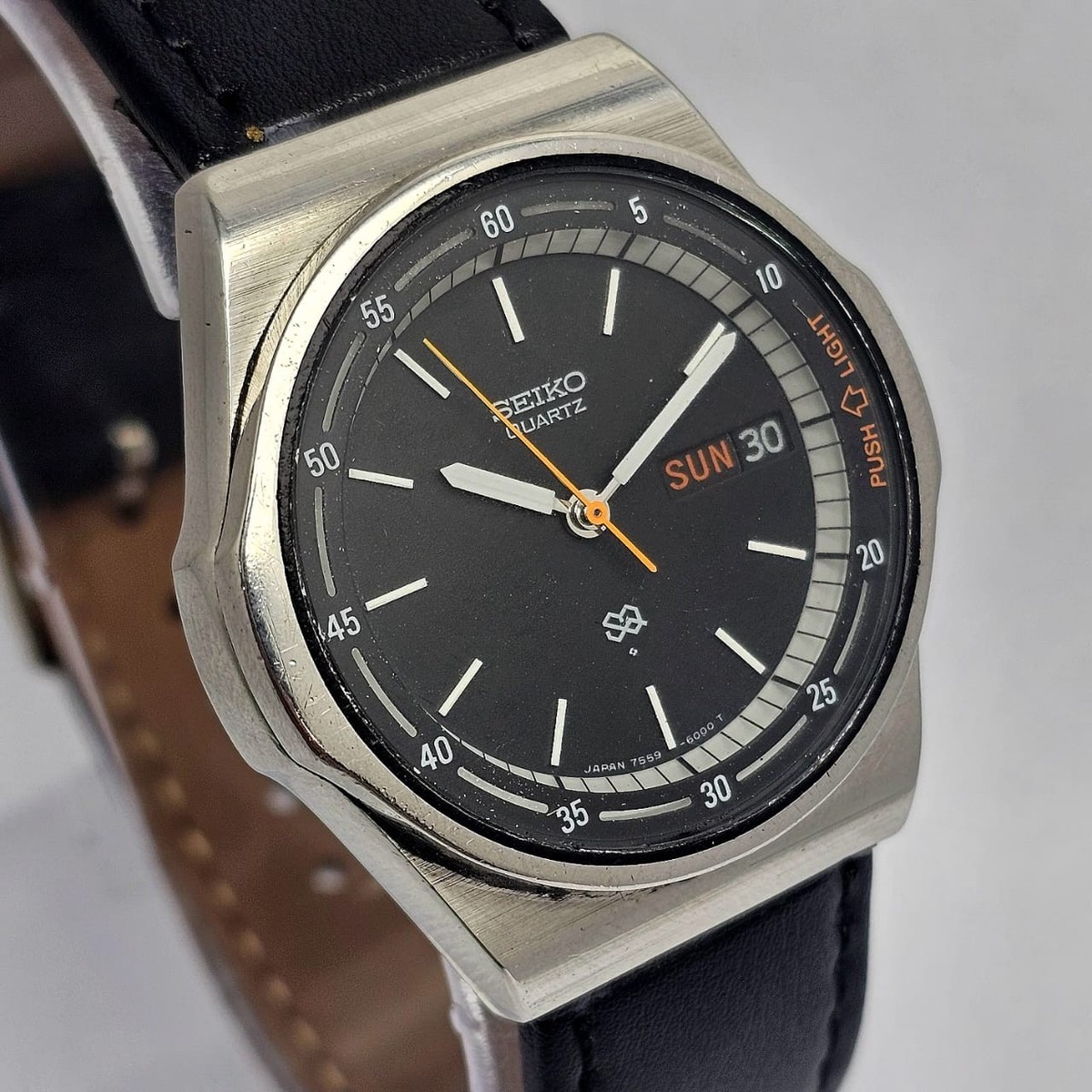 SEIKO TABLE CLOCK セイコービンテージ時計 Seiko Quartz SQ 7559-600A Day/Date Black Dial Vintage Men's Watch