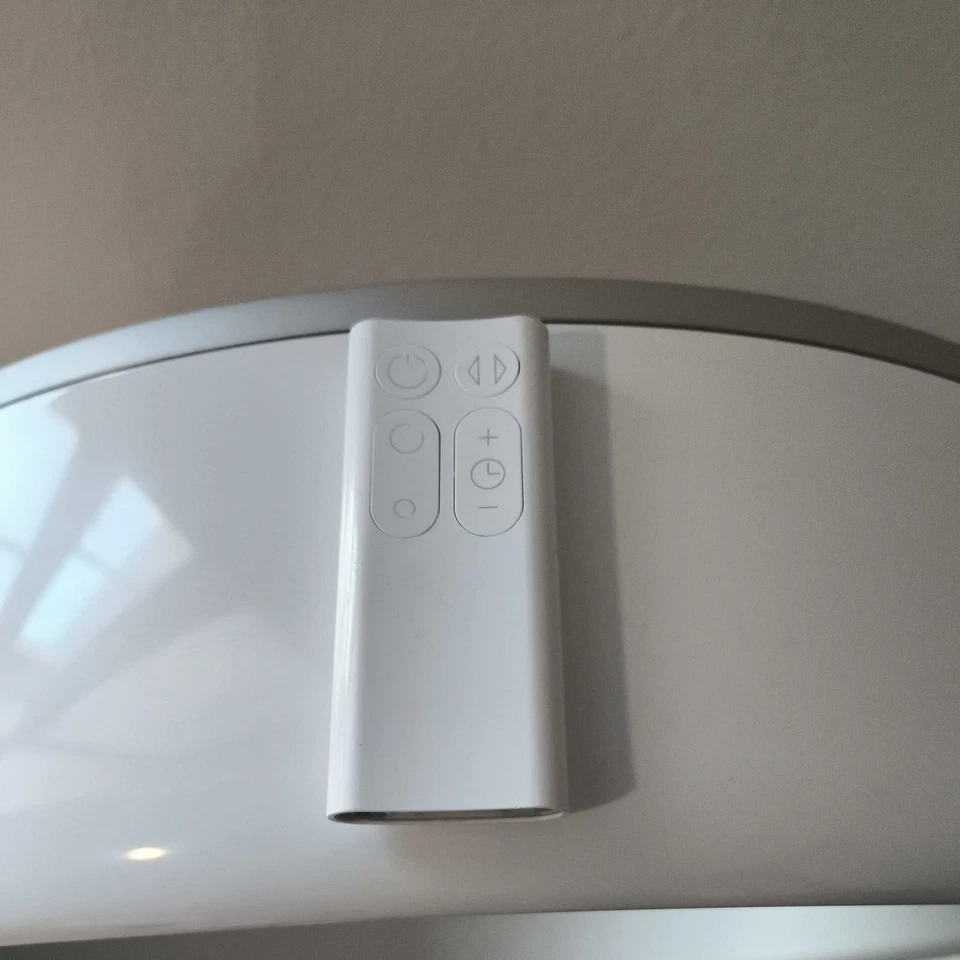 Ventilador de pie con pedestal multiplicador de aire Dyson AM08 con control remoto Foto 3 de 4