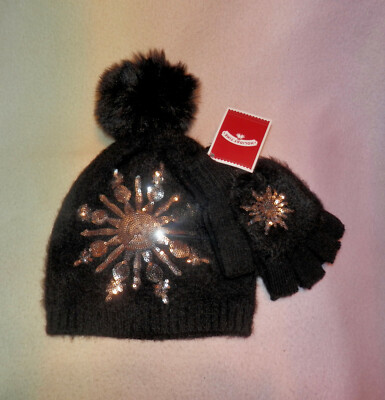Black Pom Pom Knit Beret Hat with Rhinestone Snowflake Detail Wholesale SNOWFLAKE STONE AND PEARL POM POM BEANIE AHT91074  main image 2