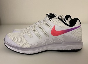 nike swoosh tennis shoes