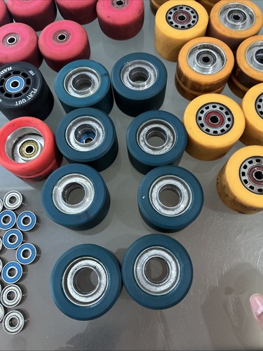 Lot of Used Skateboard Roller Skate Wheels And Bearings - Imagen 9 de 10