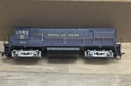 Locomotora diésel Athearn Norfolk and Western 34014 HO CC Bo-Bo azul amarillo | Zustand: Used