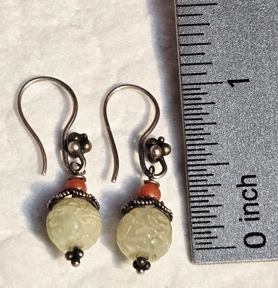 Pendientes de plata de ley y coral de cadena de agua de miel de jade tallado en Hetian natural Foto 3 de 3