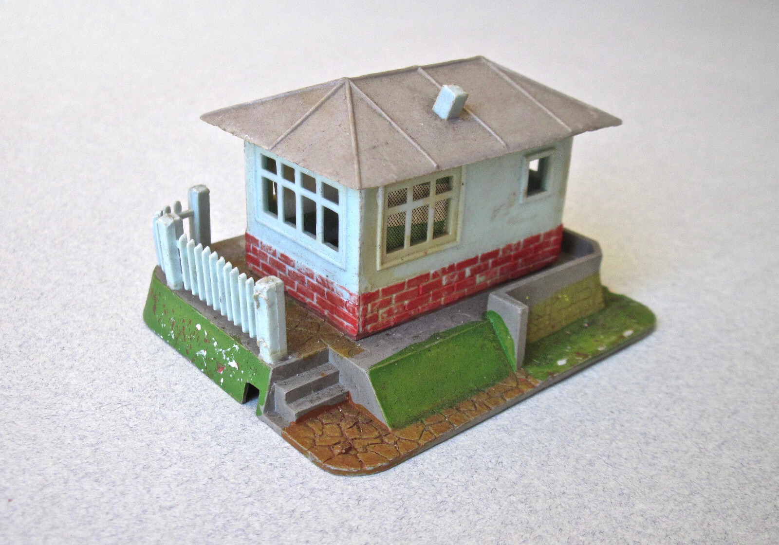 HO Model railway buildings Airfix / Faller Bundle / lot 8 buildings