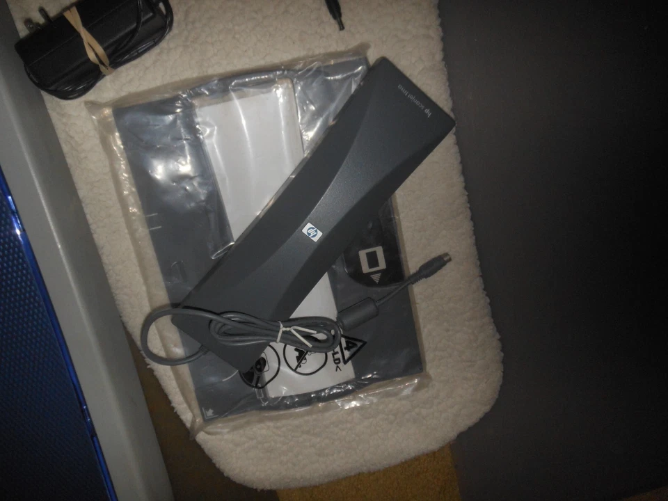 HP ScanJet 4570C Flatbed Scanner w/ 35mm Film Tray  hardly used - Image 3 of 4