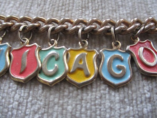 Vintage CHICAGO "C-H-I-C-A-G-O" CHARM BRACELET Gold Tone 6.5" - Picture 7 of 10