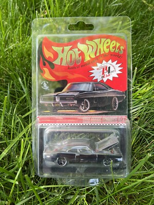 Hot Wheels GLH82 1:64 Dodge Charger R/T 1969 - Spectraflame/Black