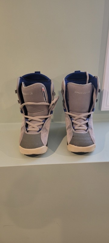 Burton Freestyle Snowboard Boots Size 4