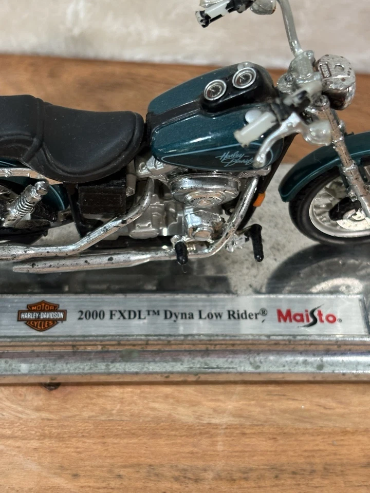 Harley Davidson Dyna Low Rider  1:18 Scale Diecast Motorcycle by Maisto - Green - Image 2 of 4