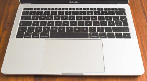 Apple MacBook Pro 13 Zoll (256GB SSD, Intel Core i5 7. Gen, 2,3GHz, 8GB) silber - Bild 3 von 11
