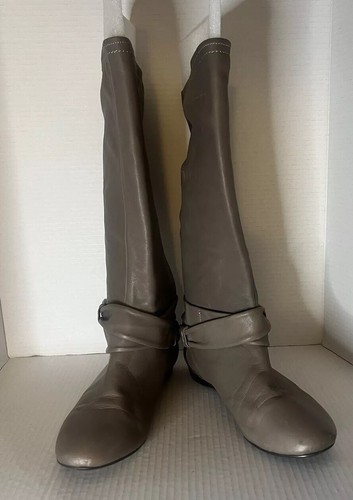 B. Makowsky Taupe Neutral Soft Leather Flat Knew Boots Women’s Size 8.5 Wide - Picture 6 of 15