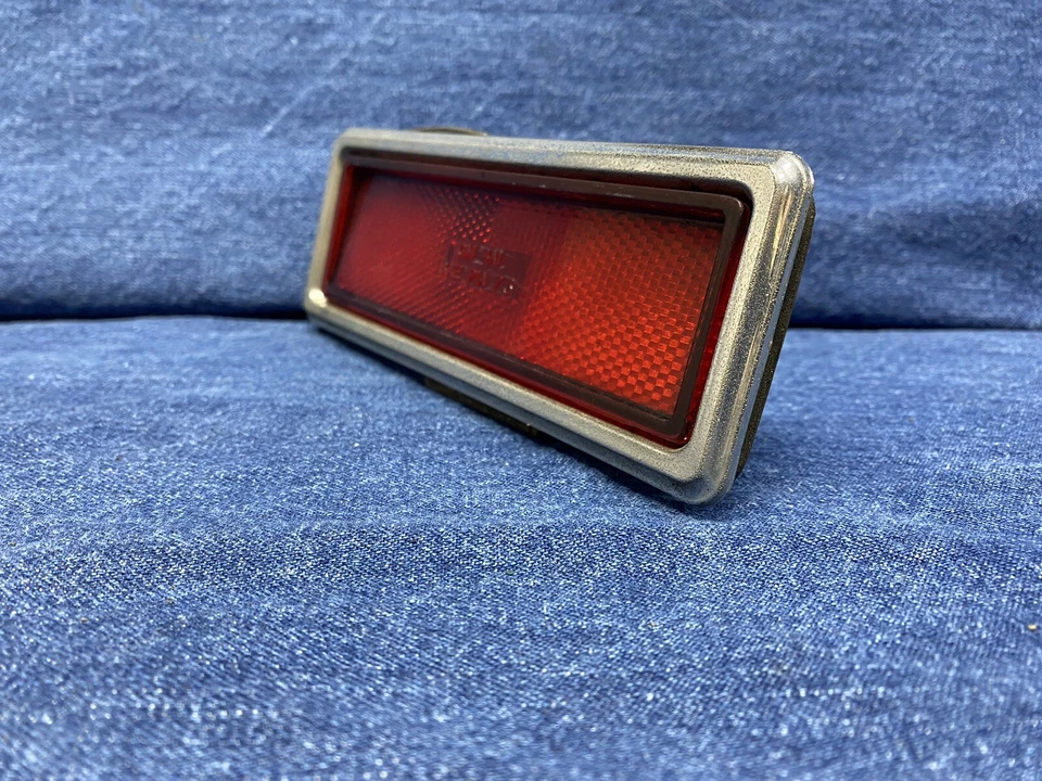 1973-1976 Buick Century левый задний 1/4 панель крыла боковой габаритный фонарь 59674391 - Изображение 2 из 4