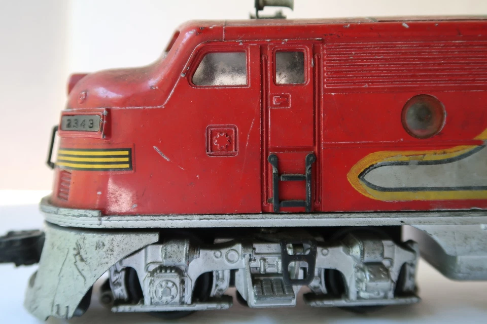 Vtg Lionel 2343 O Santa Fe F3 AA Diesel Locomotive Set 2 Engines 1 Dummy c.1950 - Image 4 of 4