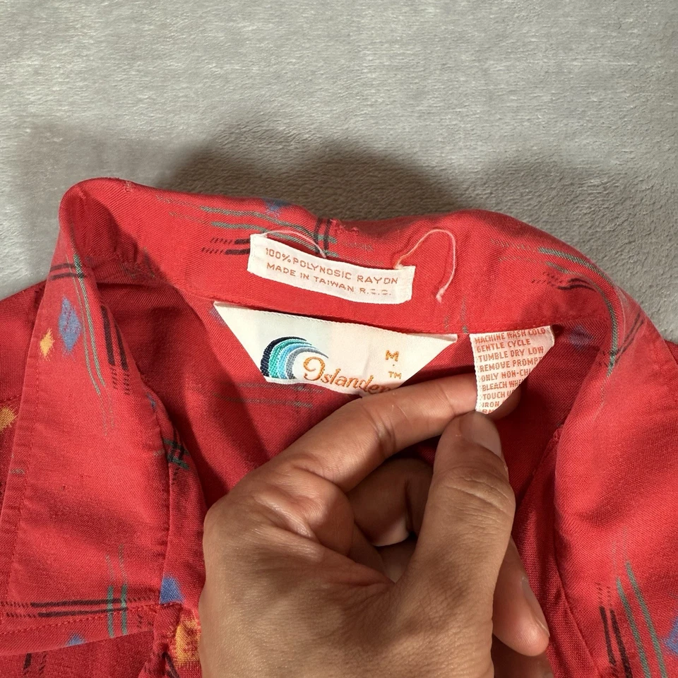 Camisa de Campamento De Colección Islander Cuello Lazo Para Hombres M Calce Ajustado Rayón Desteñido Rojo Años 70 Foto 3 de 4