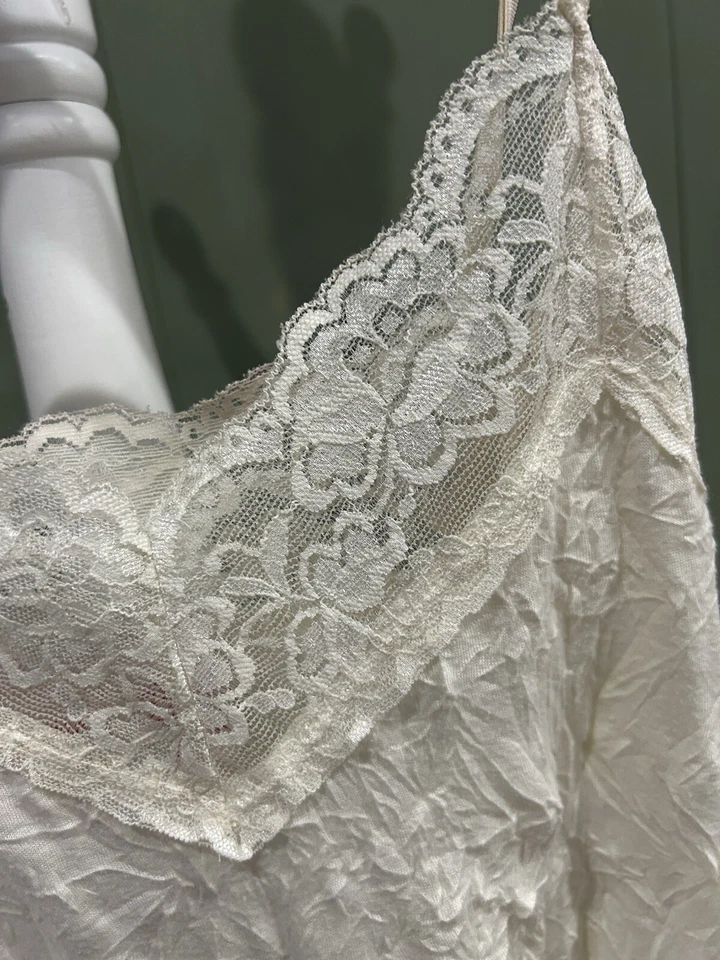 Vintage Xhilaration Womens Y2K Lace Trim Camisole Top Size S Ivory Crinkle Fairy - Image 4 of 4