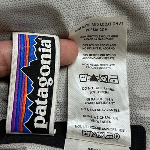 Patagonia Girl Torrentshell Black Rain Jacket Hodded Nylon coat Size XL 14 - Picture 7 of 11