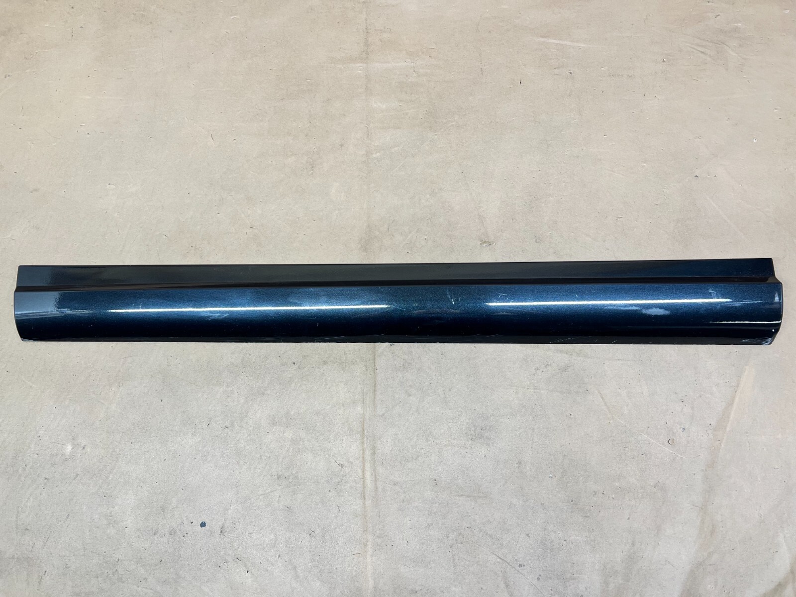 2017-2020 MASERATI LEVANTE FRONT LEFT SIDE EXTERIOR DOOR LOWER MOLDING TRIM OEM
