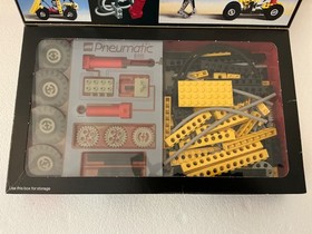 LEGO 8040 TECHNIC UNIVERSAL AGE 9-14 BOX INSTRUCTIONS COMPLETE ORGINAL OWNER '85