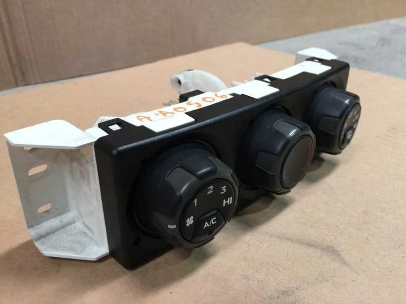 04 05 06 PONTIAC GTO 5.7L LS1 6 SPD MAN 81K, БЛОК КОНТРОЛЯ ТЕМПЕРАТУРЫ ПЕРЕМЕННОГО ТОКА 17085 - Изображение 2 из 4