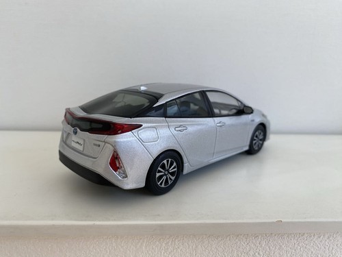 1:30 Toyota Prius PHV Silver Metallic 1F7 Color Sample Diecast Model - Picture 5 of 8
