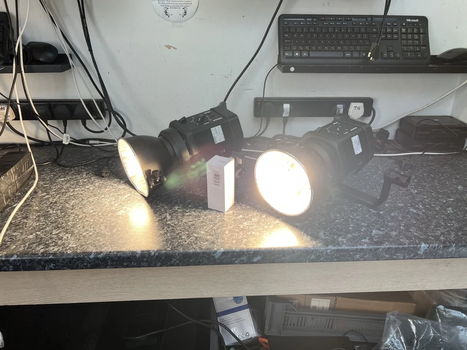 Bowens Gemini GM400 2x Heads Kit Modelling Brollies Bulbs Professional Use - Image 2 of 4