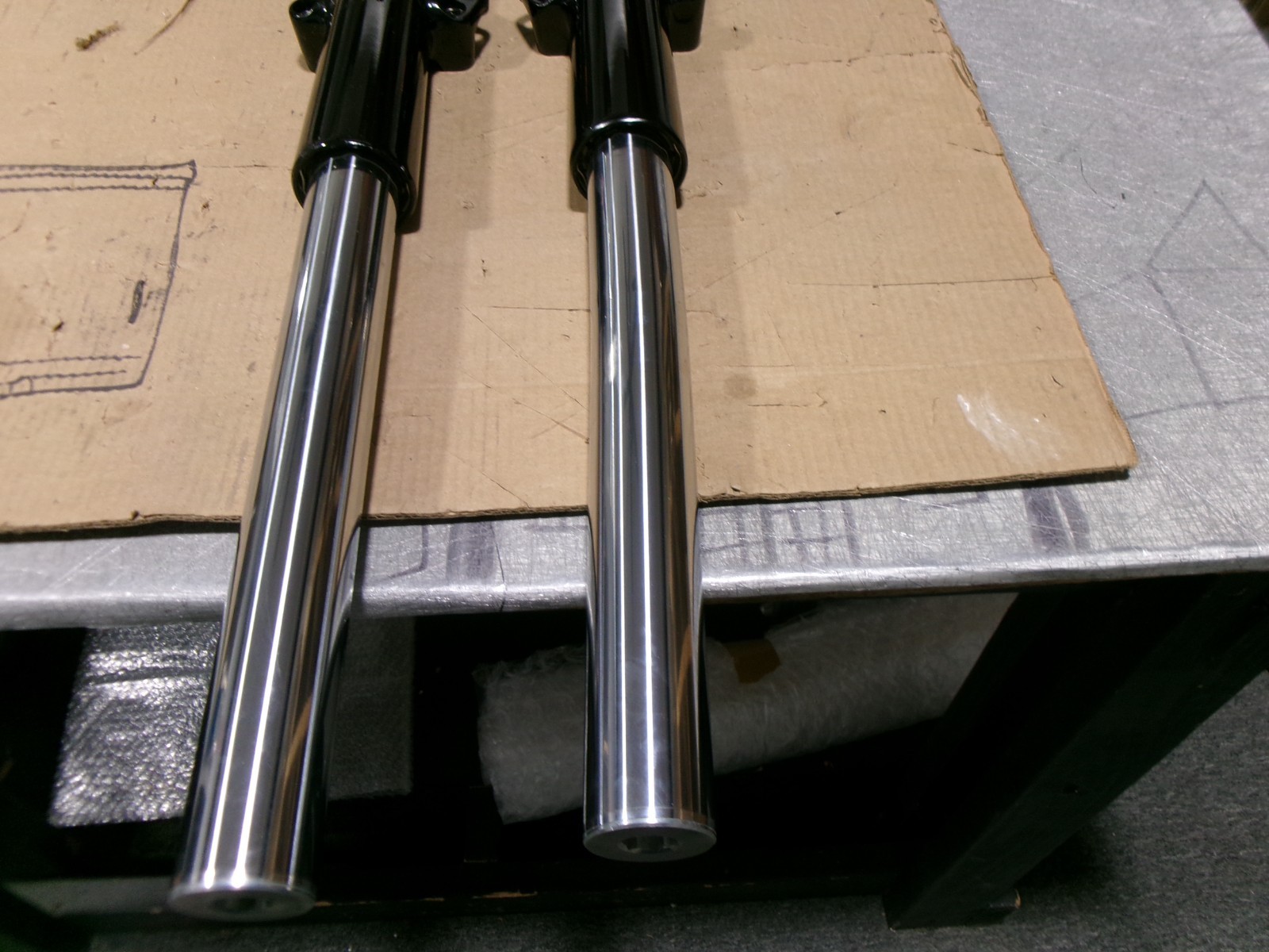 2024-2025 Harley Davidson Helix Road Glide/Street Glide Fork Leg Set, Used