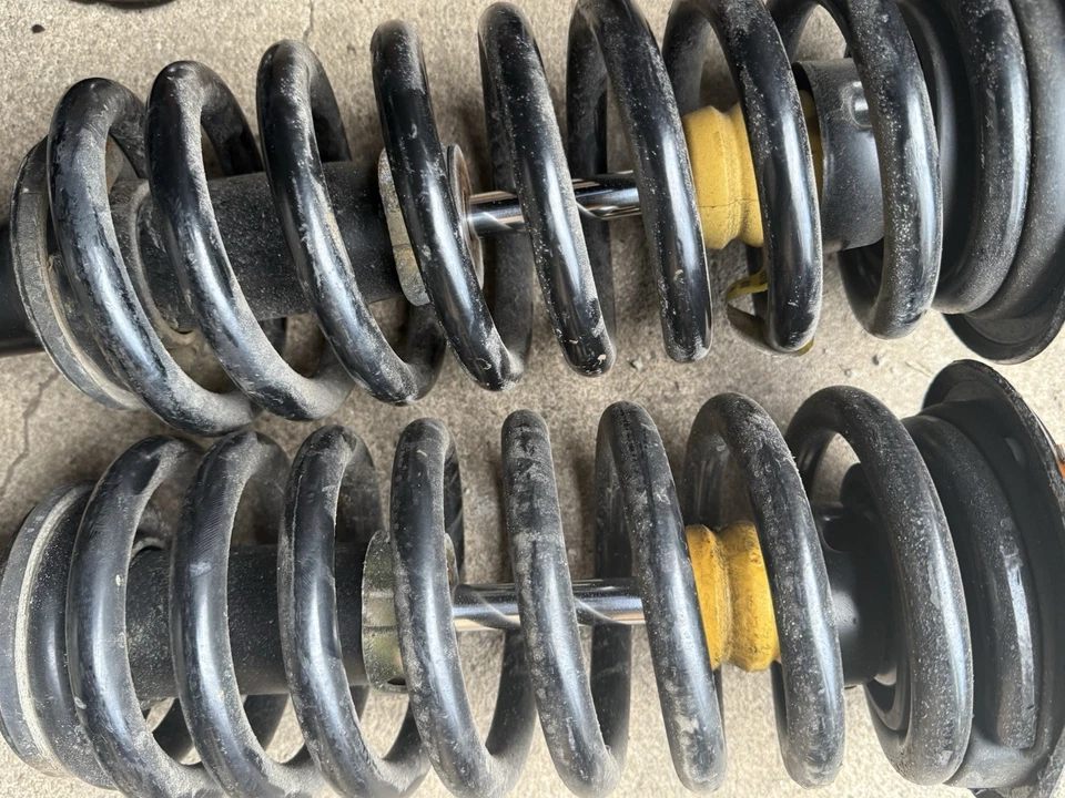 Dodge Durango R/T 2011-2015 montaje de puntal delantero  Foto 3 de 4