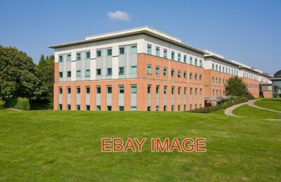 FOTO EIN BLOCK IBM HURSLEY LABOR DIES IST EINES VON SECHS GROSSEN MODERNEN GEBÄUDEN