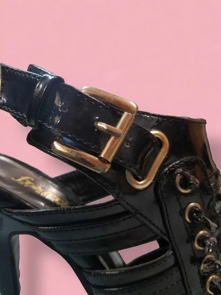 Sandália Fredericks Of Hollywoood preta com tiras peep toe salto alto - Imagem 3 de 4