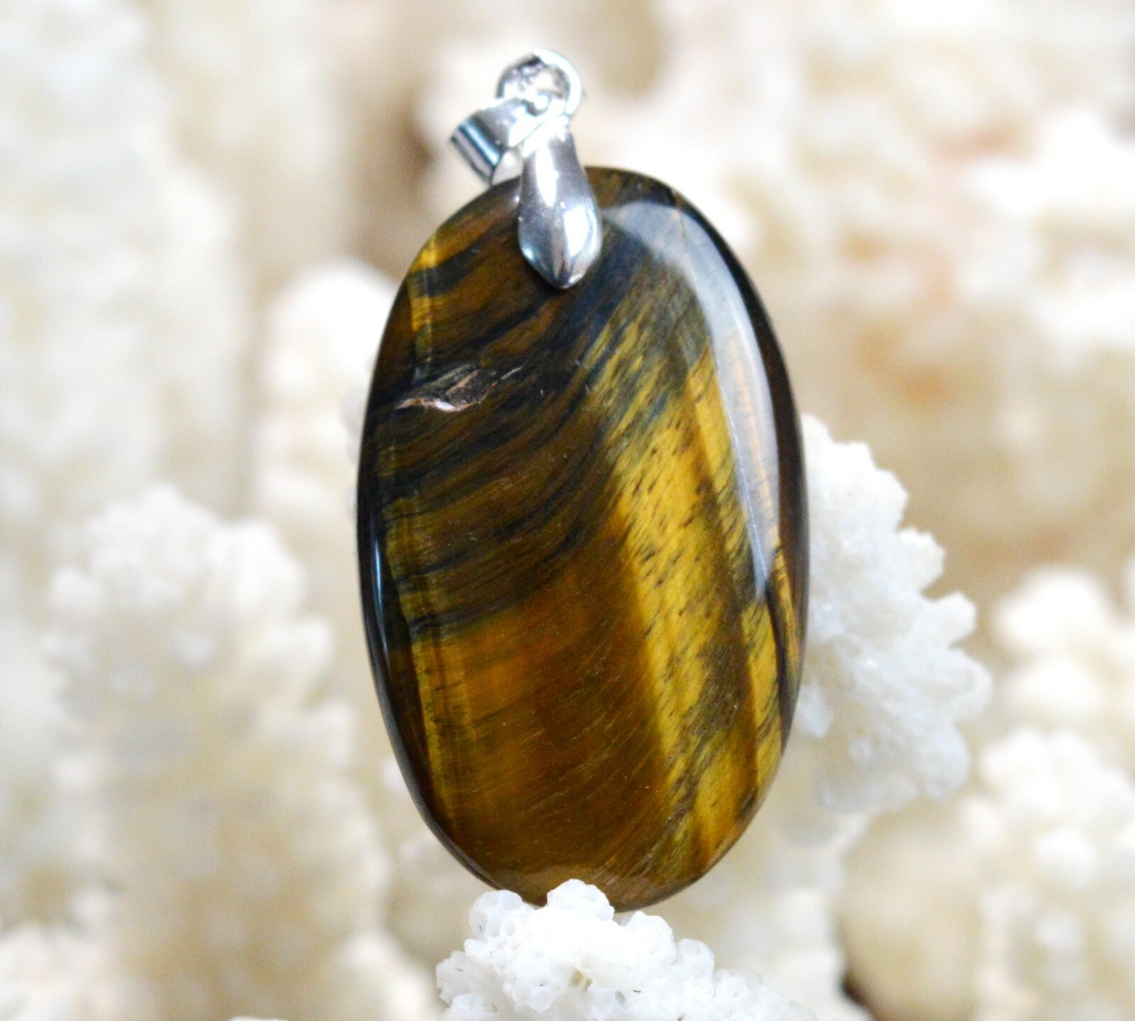 Oeil de tigre 31 carats pendentif d'exception en pierre naturelle d'Afrique