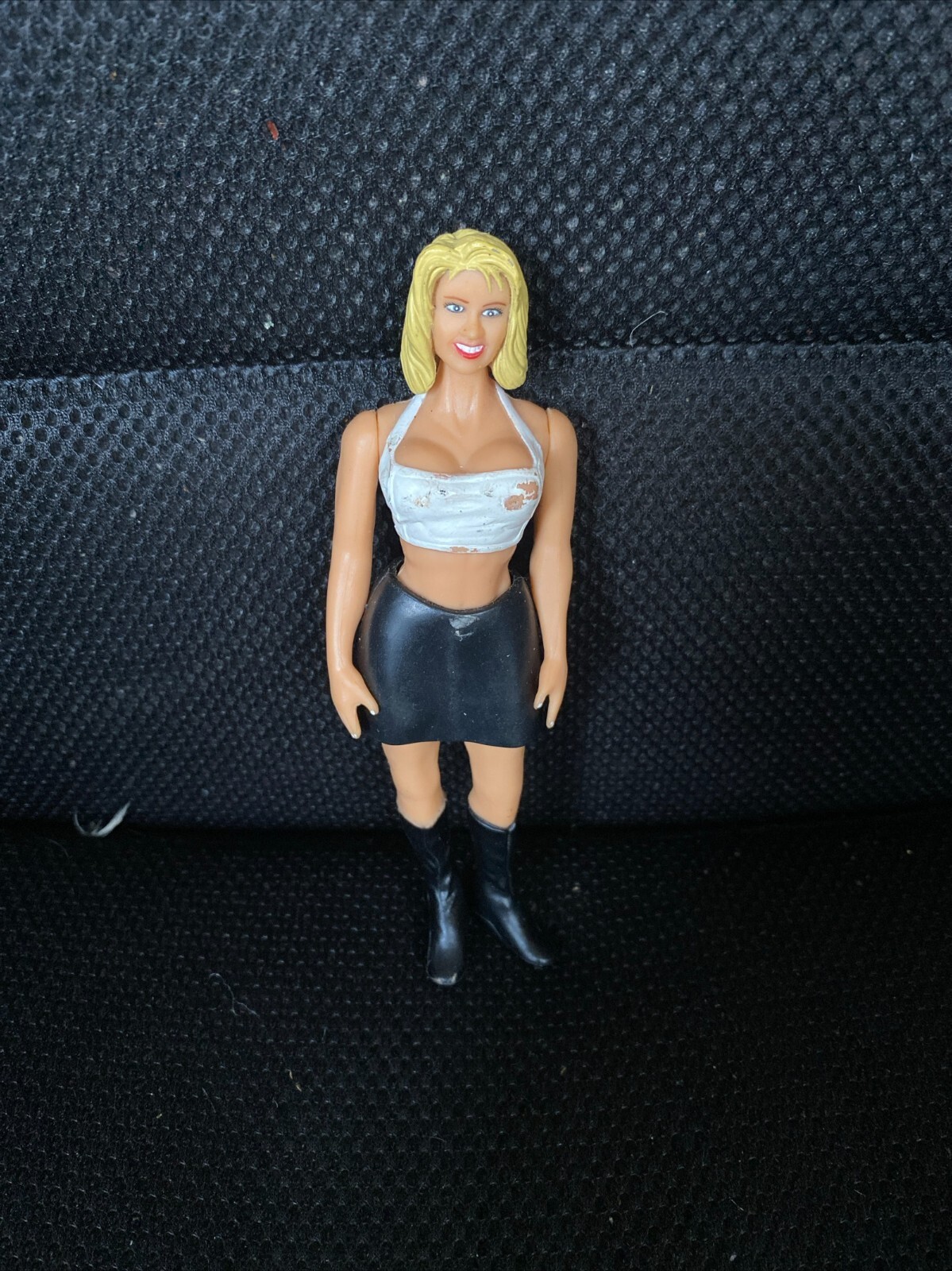 (8 WRESTLING FIGURINES & ACCESSORIES)THESE ARE OLD WRESTLERS PRE OWNED (4D)