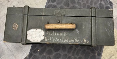 Originale militärische Transportkiste WK2 Afrikakorps, Feldgrün mit Beschriftung