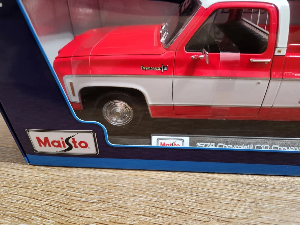 Camioneta pickup Chevy C10 1974 Maisto 1/18 - roja Foto 3 de 4