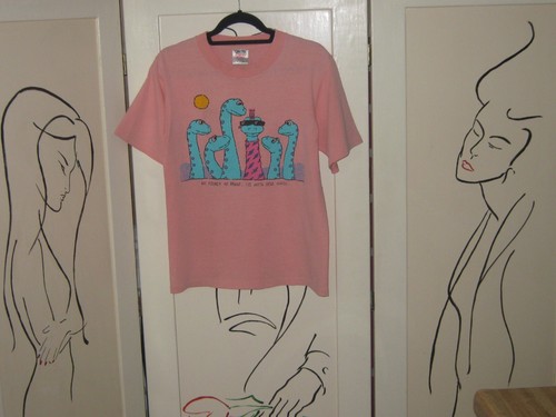 VTG 1987 ONEITA PINK GRAPHIC POWER T-SHIRT DINOSAURS / SUNGLASSES SIZE 38-40 NR