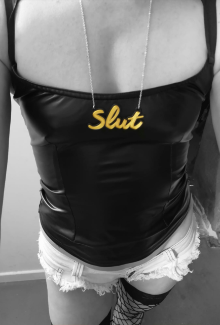 Collier pendentif Slut Bitch swinger libertine