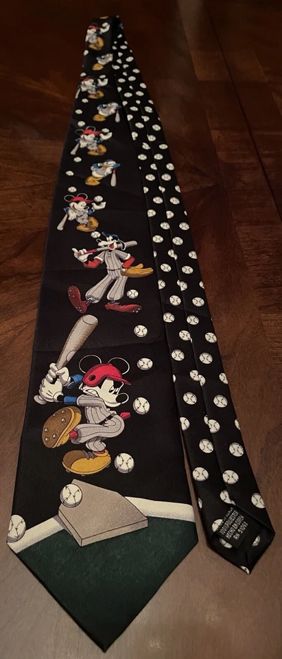 Corbata de cuello vintage Mickey Unlimited Disney de poliéster negra para hombre hecha en Corea Foto 3 de 4