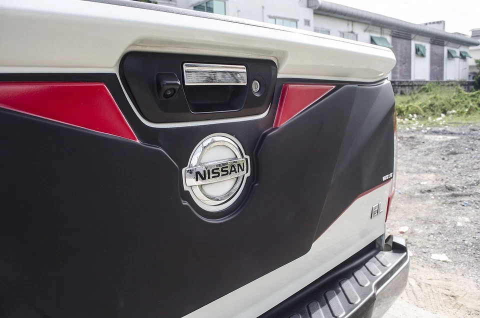 Cubierta de tapa exterior portón trasero negro rojo 1 pieza para Nissan Np300 Navara D23 2015 17 Foto 3 de 4